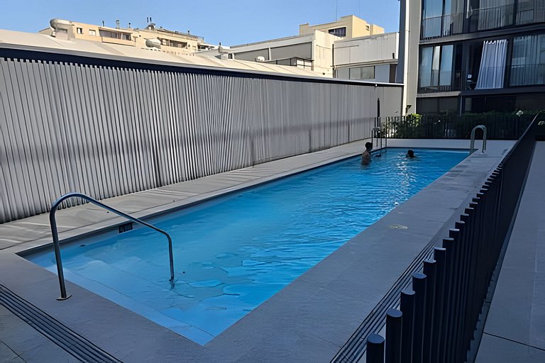 Apartamento no centro de Santiago com piscina e lavanderia R